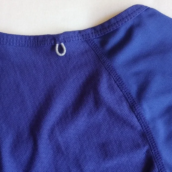 NWOT Road Runner Sports Long Sleeve Athletic Top S Thumbholes - Picture 8 of 9